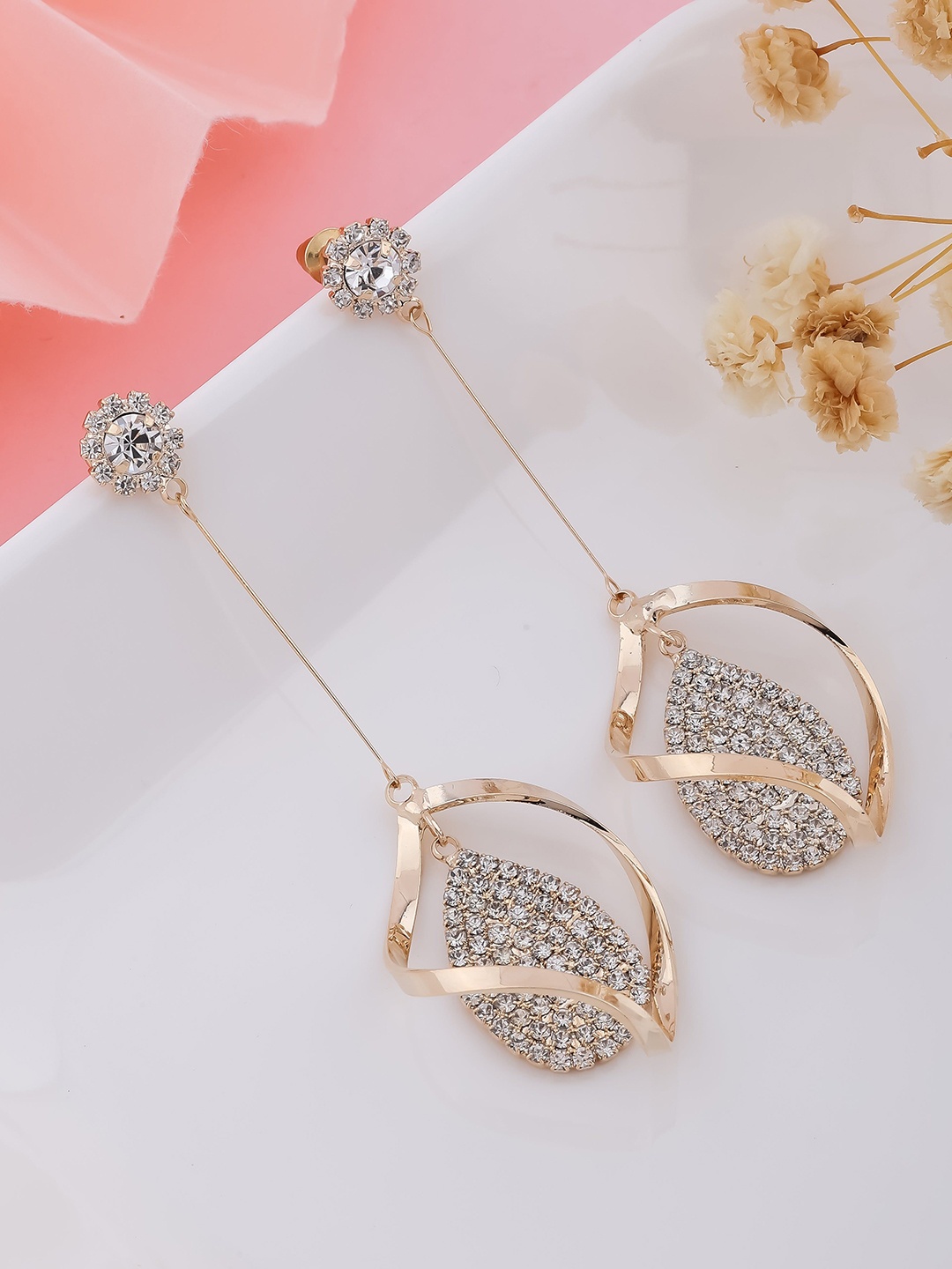 

DressBerry Contemporary Drop Earrings, Na