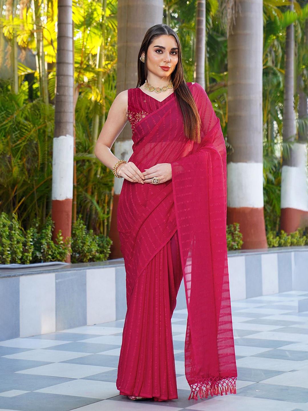 

VIRENDRA TEXTILES Striped Pure Chiffon Saree, Red