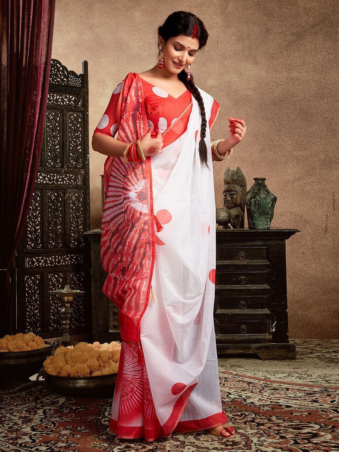 

DIVASTRI Silk Cotton Baluchari Saree, White