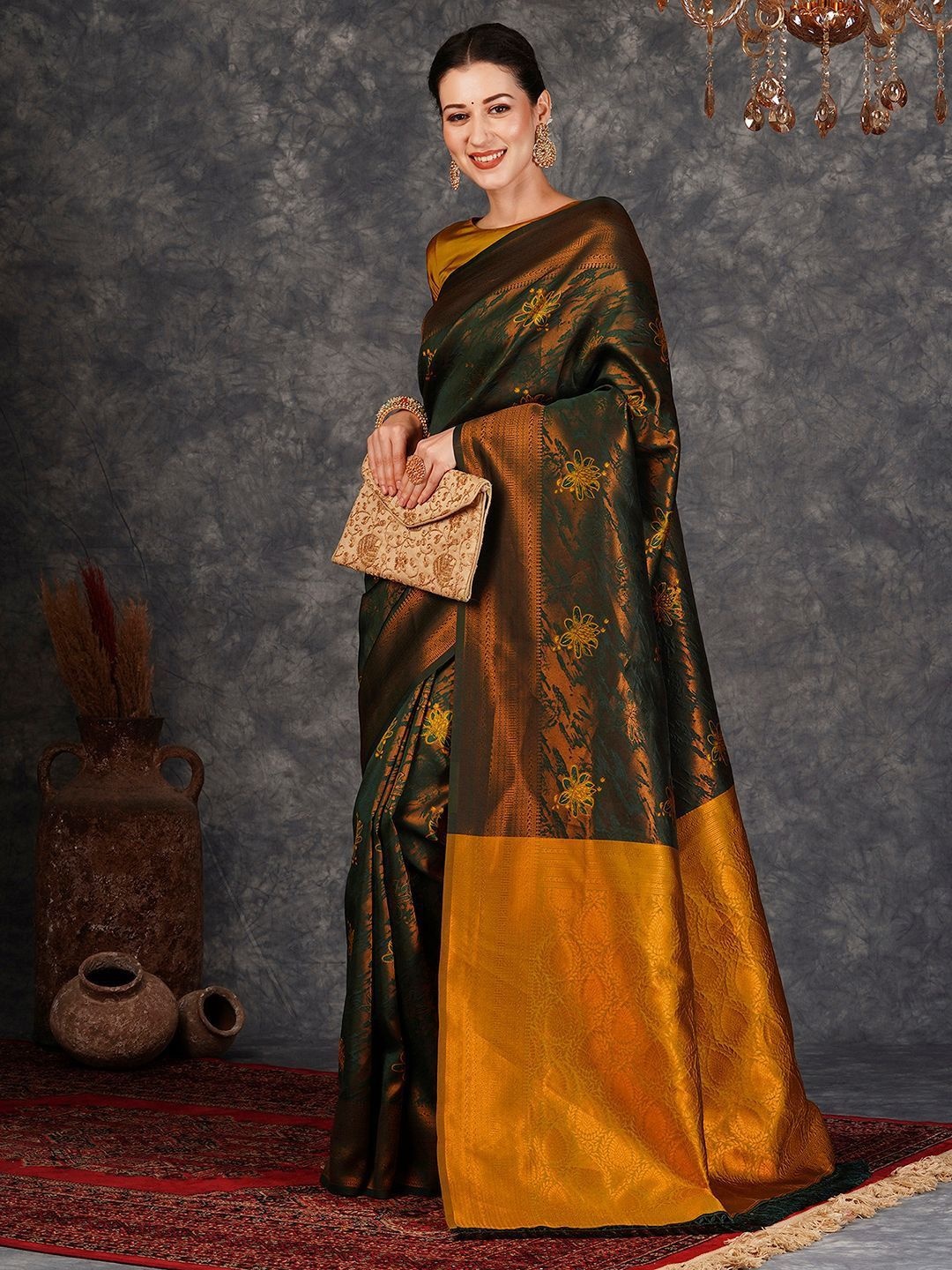 

DIVASTRI Woven Design Zari Silk Blend Banarasi Saree, Green
