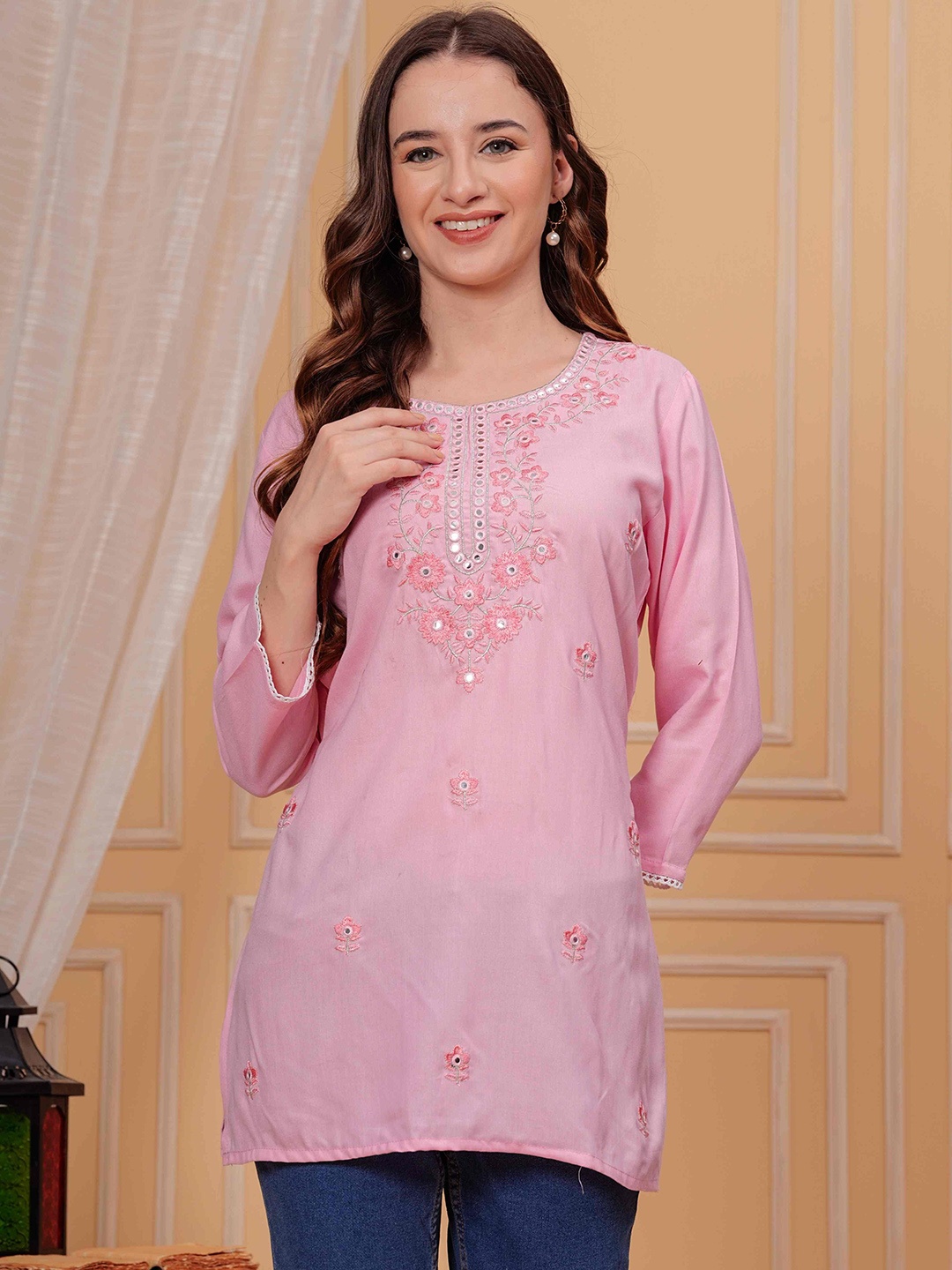 

ALEXEY JAY Women Embroidered Kurta, Pink