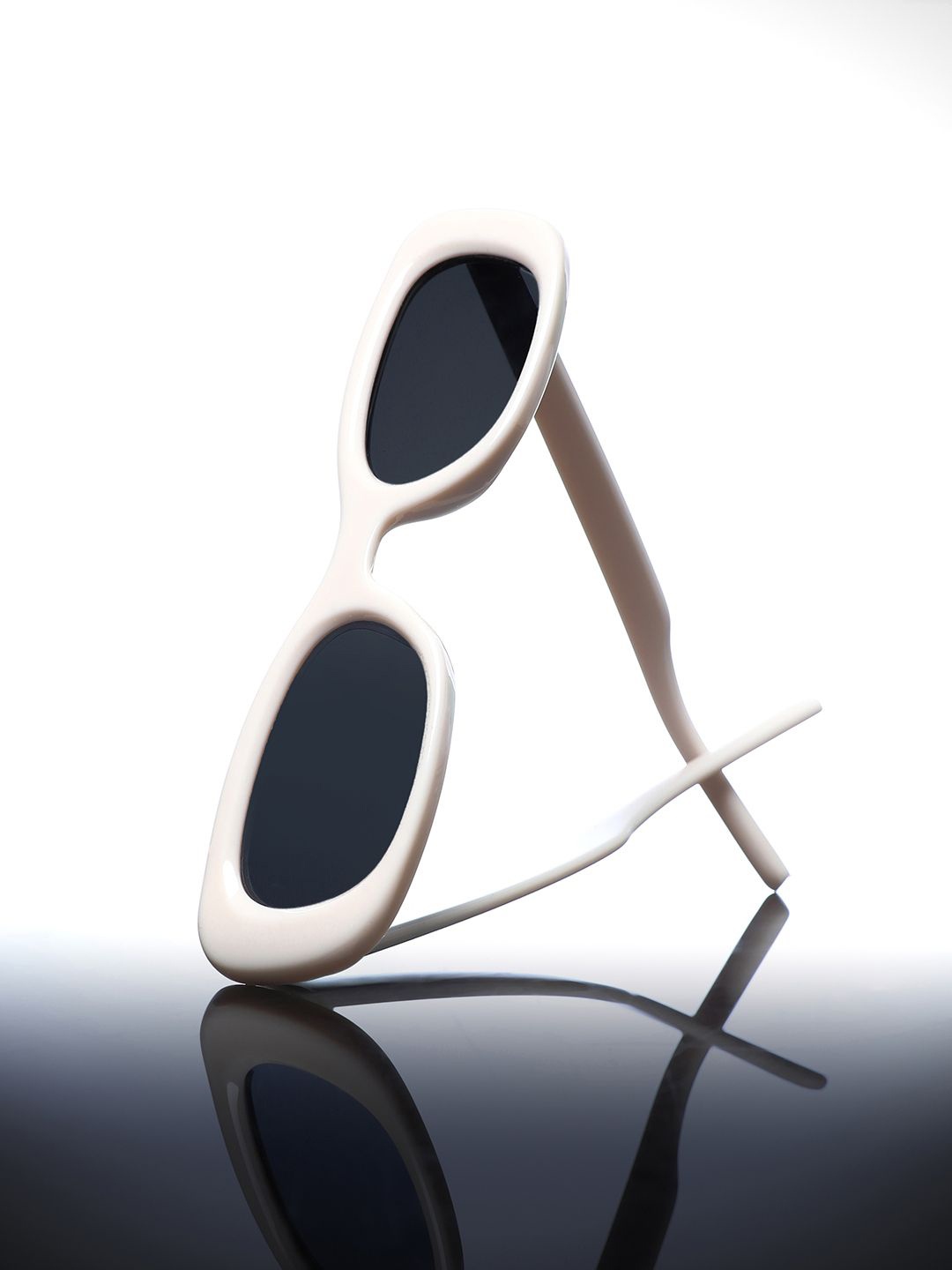 

HAUTE SAUCE by Campus Sutra Women Rectangle Sunglasses with Polarised Lens, Black