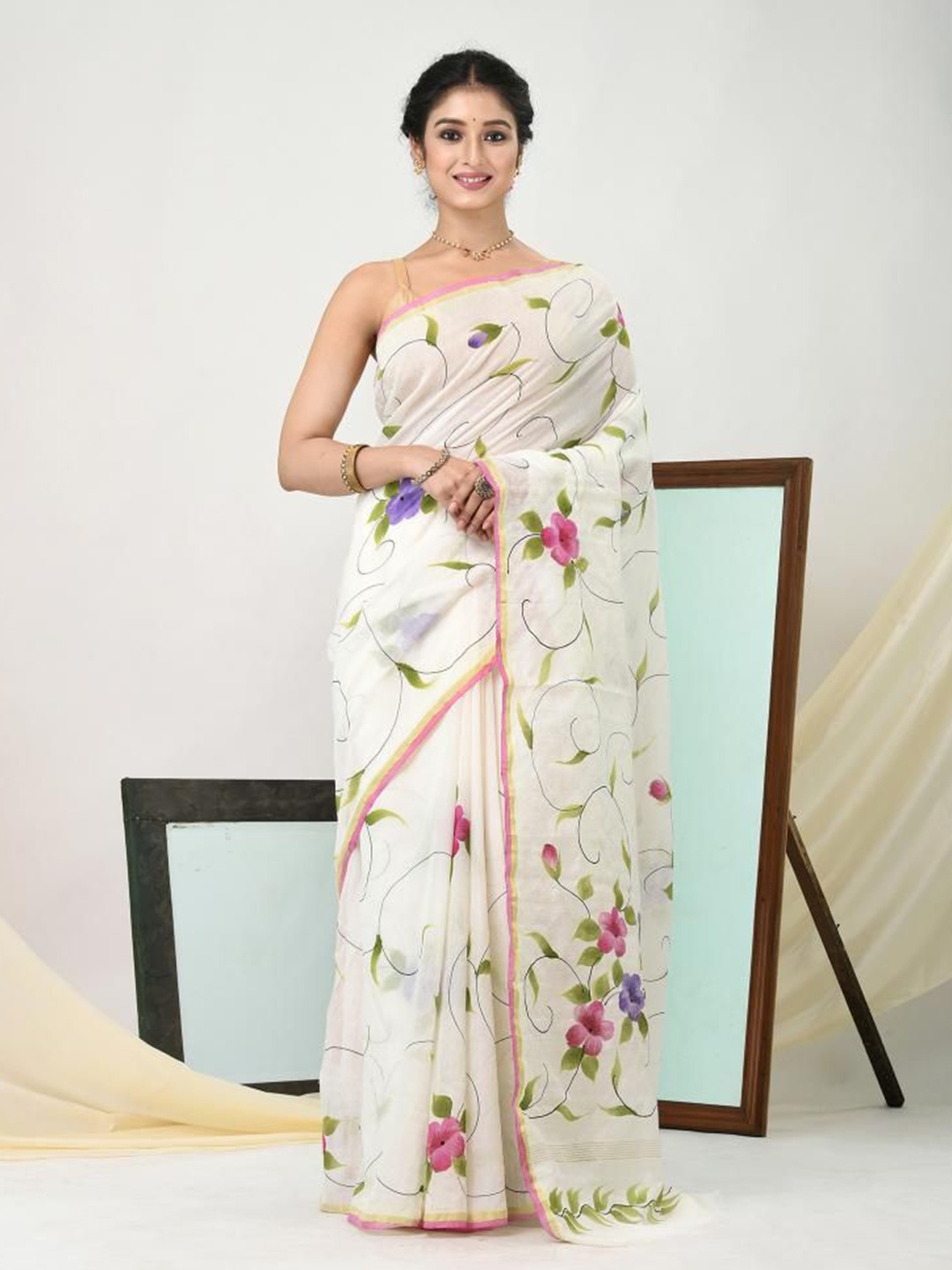 

VIBHAVARI Floral Saree, White