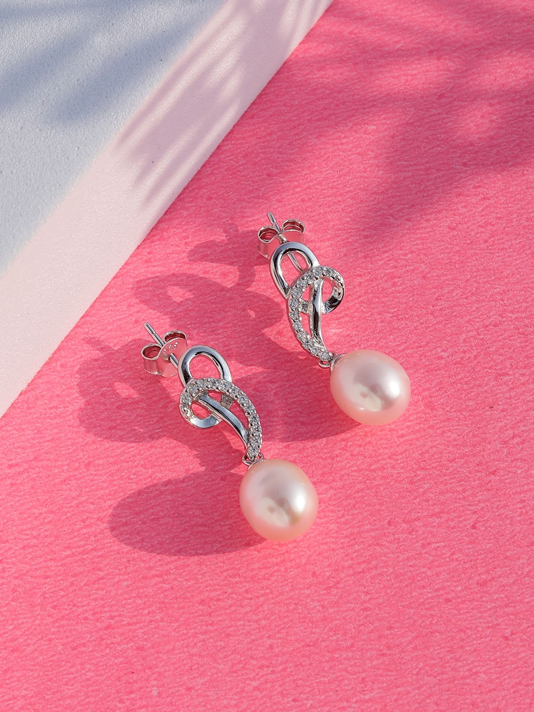 

DIAVO Contemporary Studs Earrings, Silver