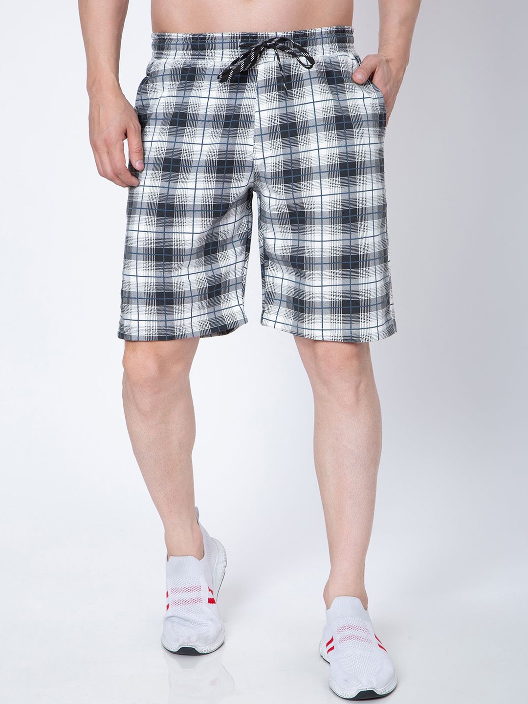 

Sparky Men Checked Outdoor Sports Shorts with Technology, Black