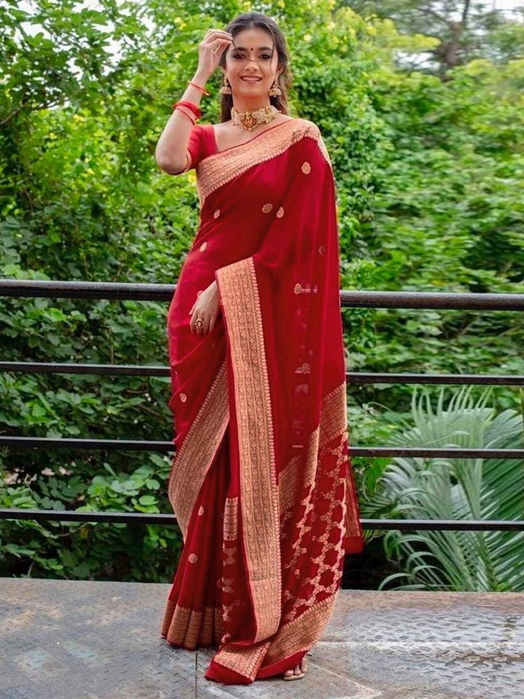 

DIVASTRI Ethnic Motifs Zari Art Silk Saree, Red