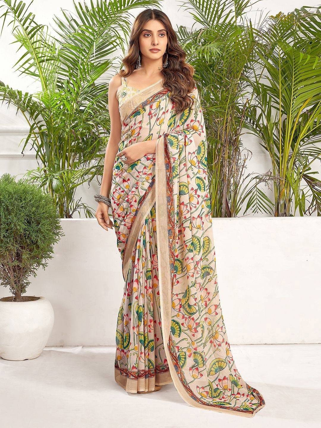 

DIVASTRI Floral Pure Georgette Saree, Beige