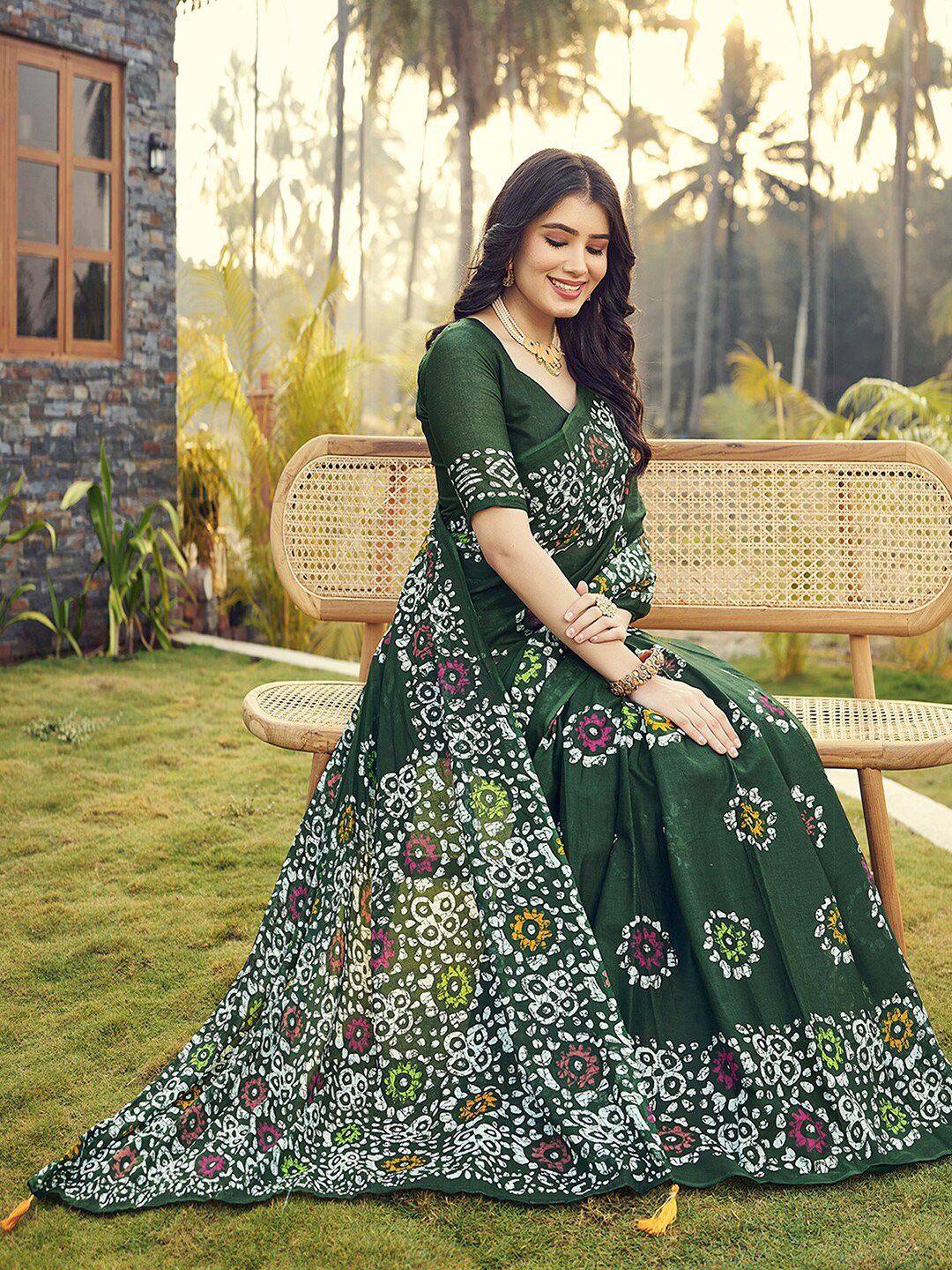 

DIVASTRI Floral Ready to Wear Arani Saree, Green