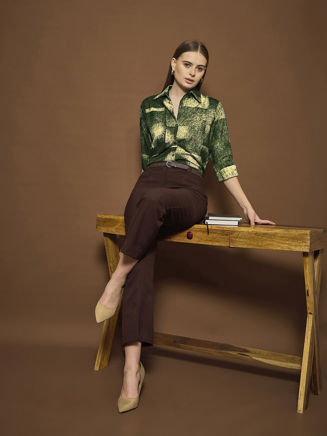 

The Roadster Lifestyle Co Abstract Printed Cotton Spread Collar Shirts, Green