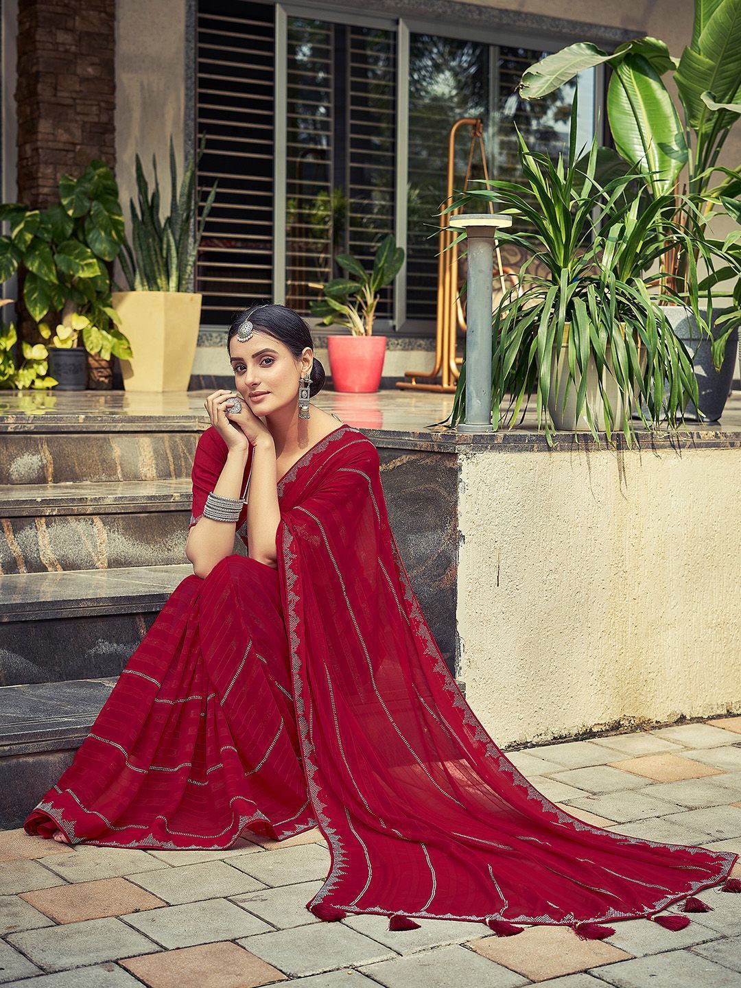 

DIVASTRI Striped Beads and Stones Pure Georgette Saree, Red