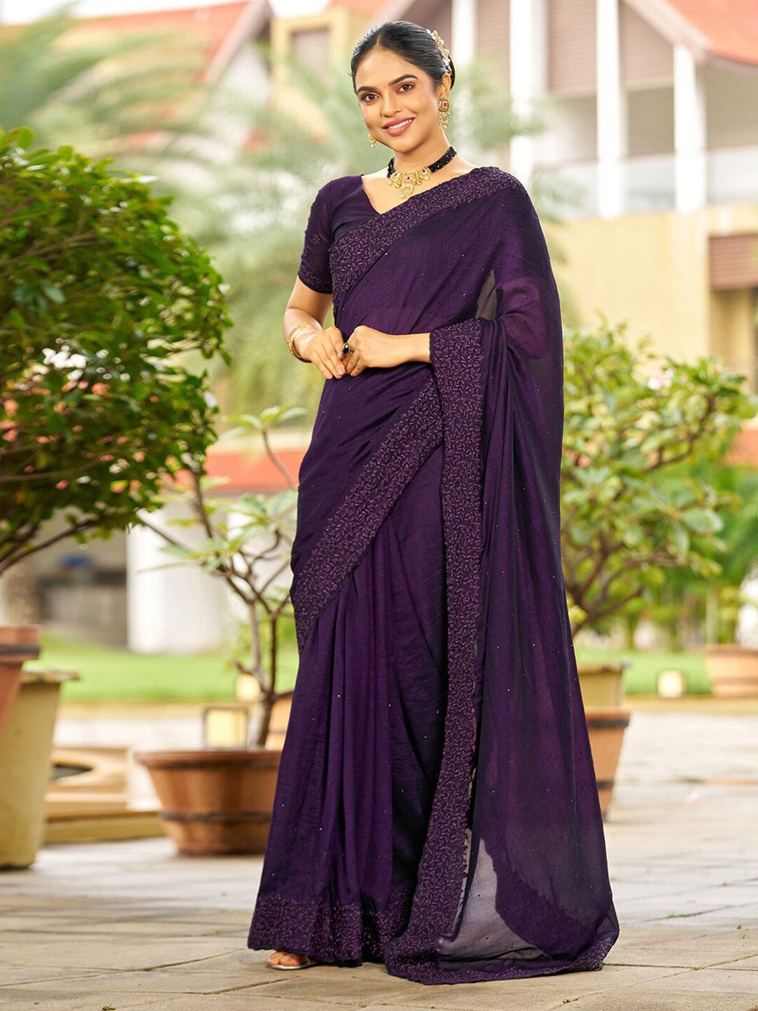 

DIVASTRI Floral Beads and Stones Art Silk Saree, Purple