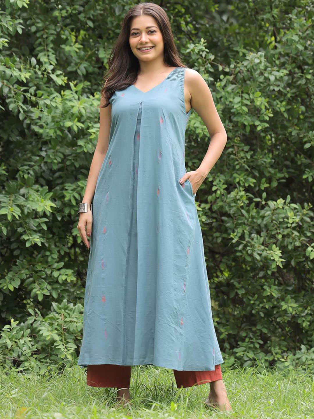 

Sutra Art of Clothing Women Regular Pure Cotton Kurti with Trousers, Grey