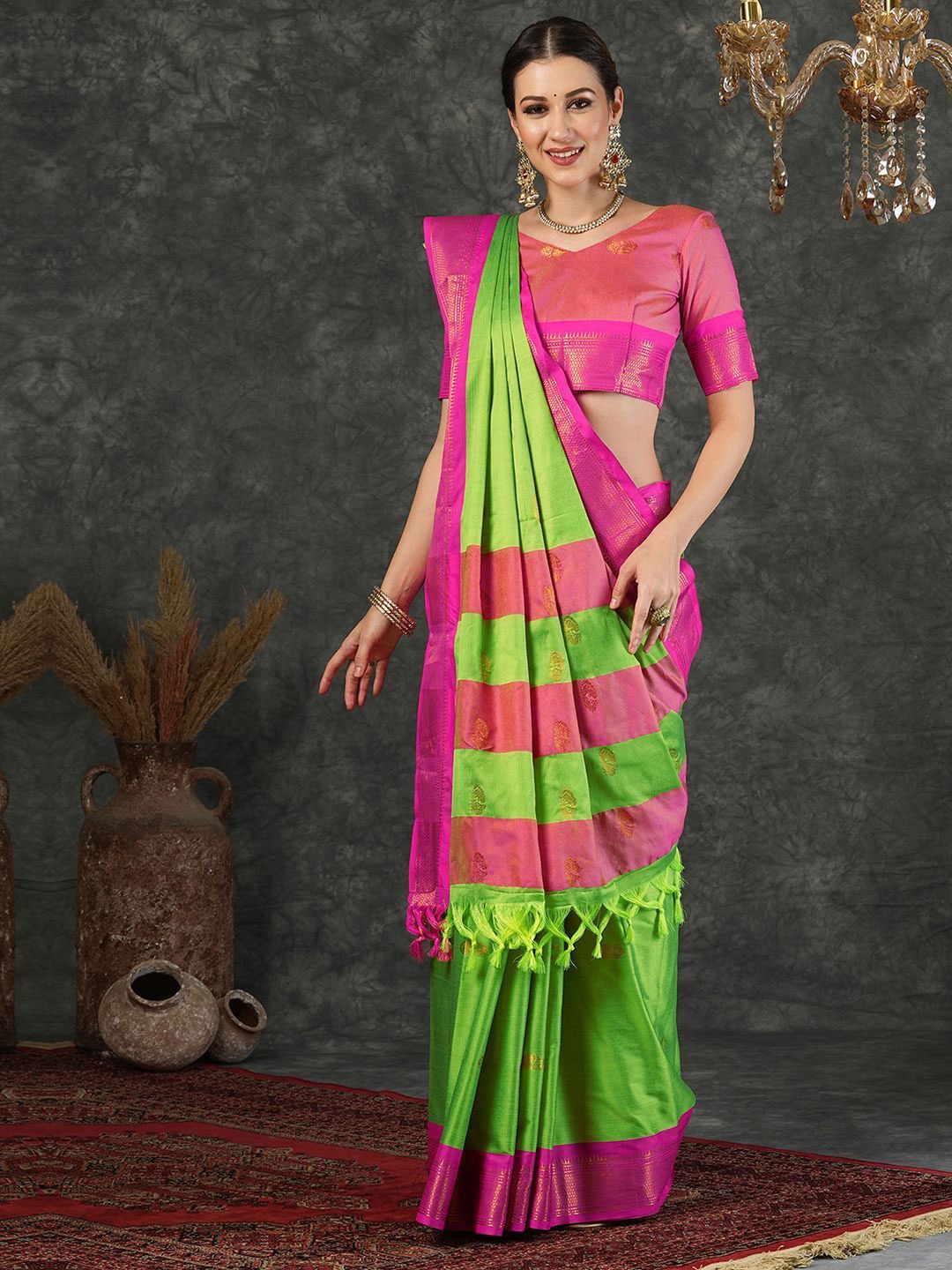 

DIVASTRI Ethnic Motifs Zari Silk Blend Banarasi Saree, Green