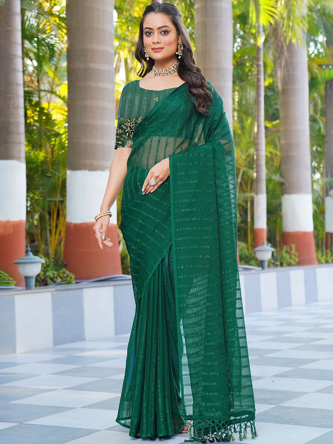 

VIRENDRA TEXTILES Striped Pure Chiffon Saree, Green