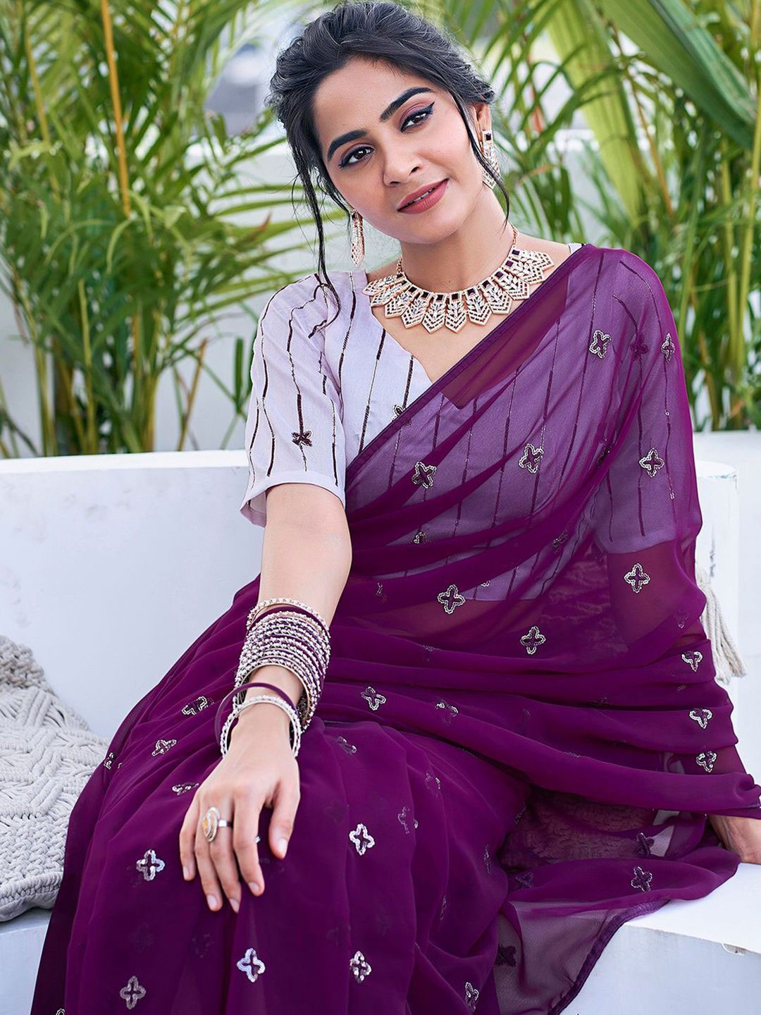 

DIVASTRI Embellished Sequinned Pure Georgette Saree, Purple