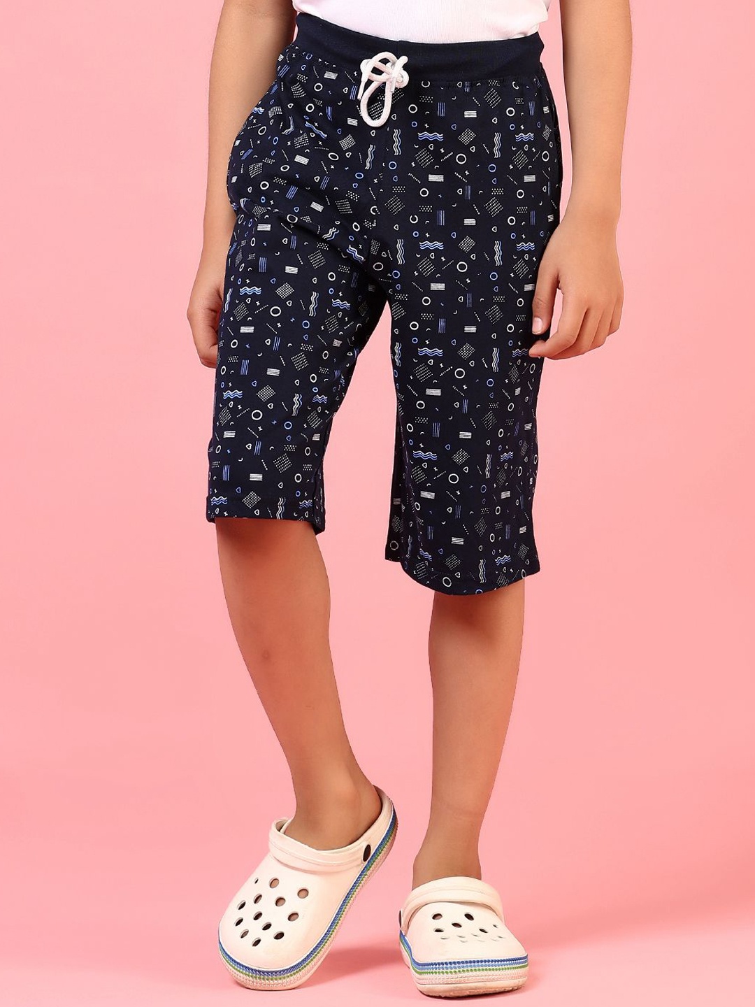 

V-Mart Boys Printed Shorts, Navy blue