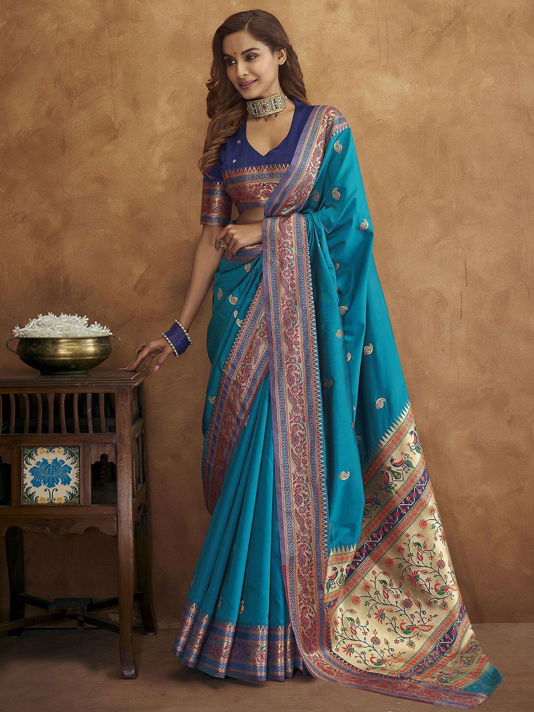 

DIVASTRI Ethnic Motifs Zari Silk Blend Paithani Saree, Blue