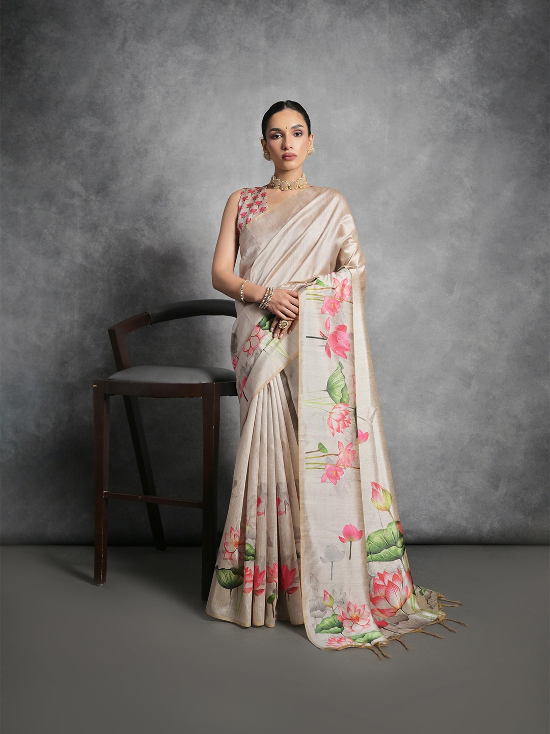 

Divyadham Textiles Floral Pure Silk Saree, Cream