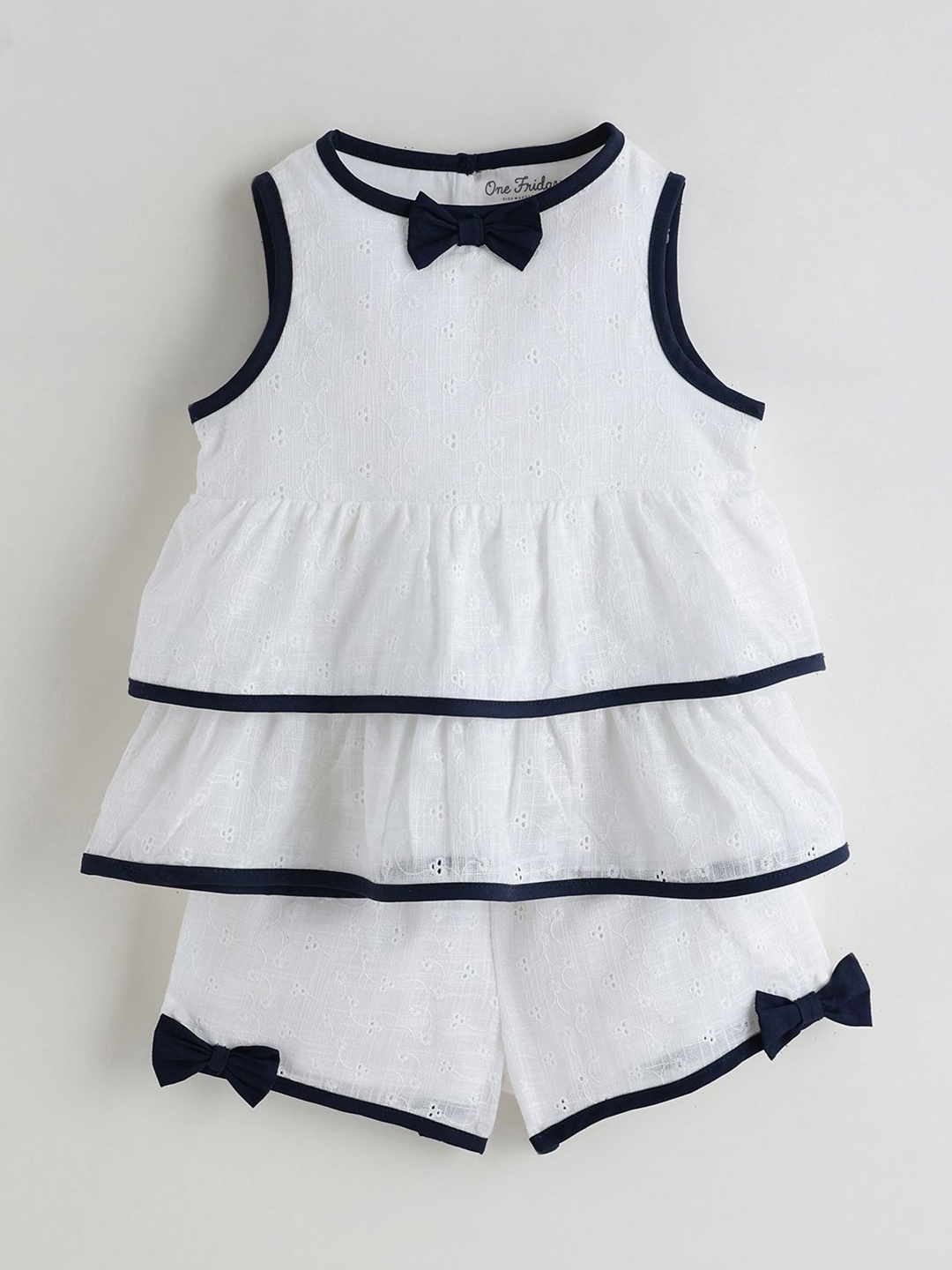 

One Friday Girls Top with Shorts, Off white