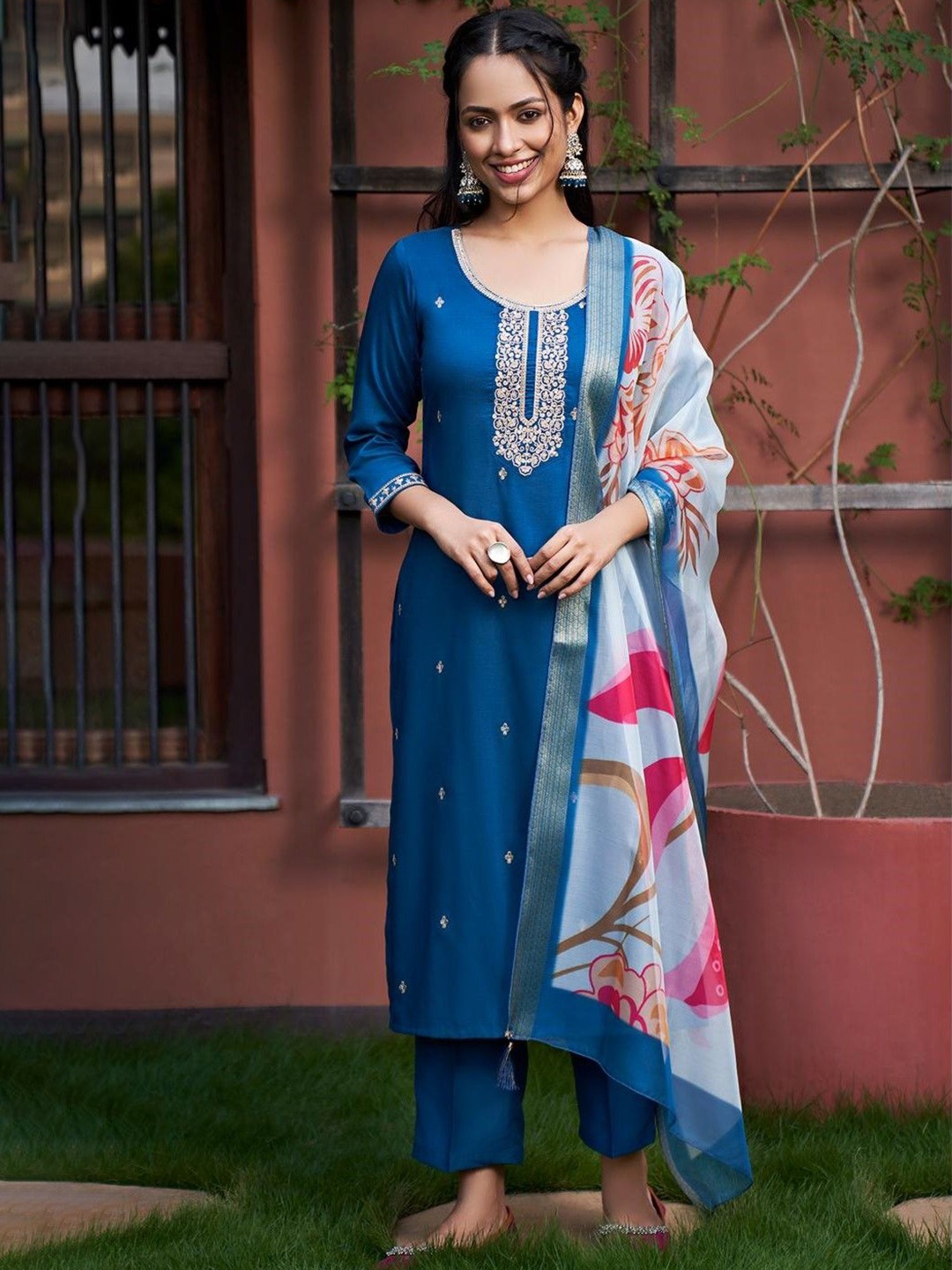 

Colors of Earth Women Ethnic Motifs Embroidered Regular Kurta with Trousers & With Dupatta, Teal