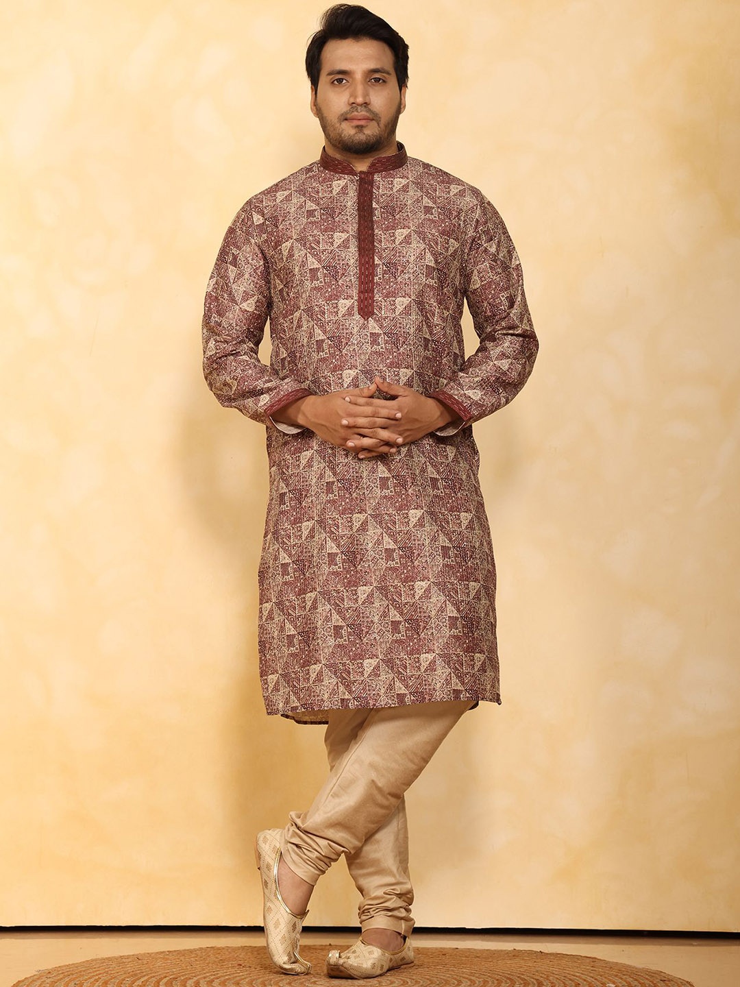 

KHAAS Men Floral Thread Work Organic Cotton Kurta, Mauve