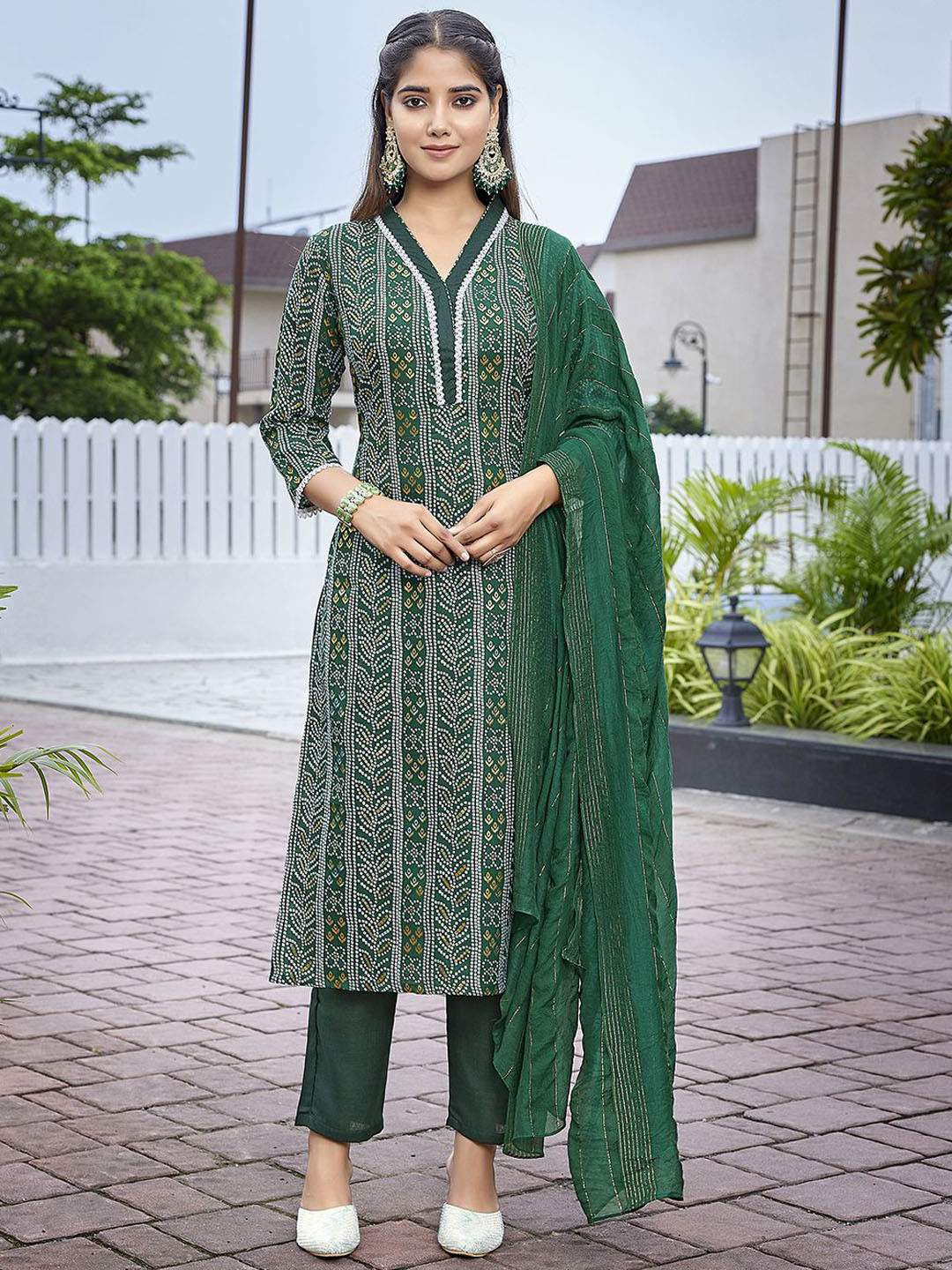 

HERE&NOW Women Bandhani Printed Regular Kurta with Trousers & With Dupatta, Green