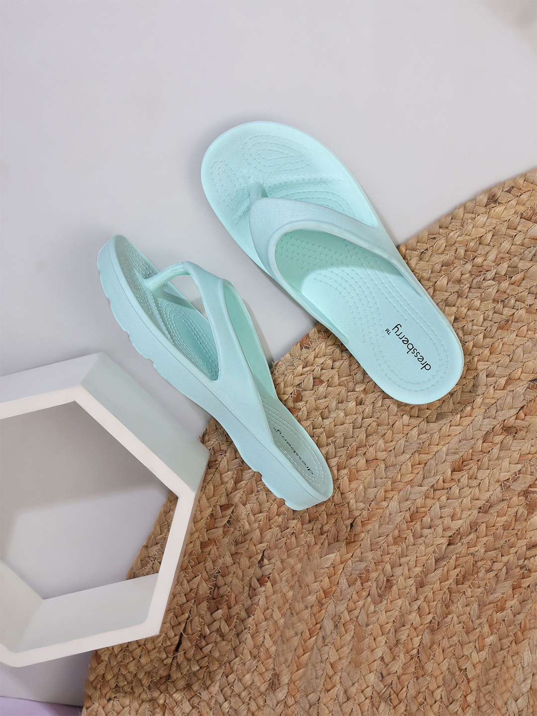 

DressBerry Women Rubber Thong Flip-Flops, Sea green