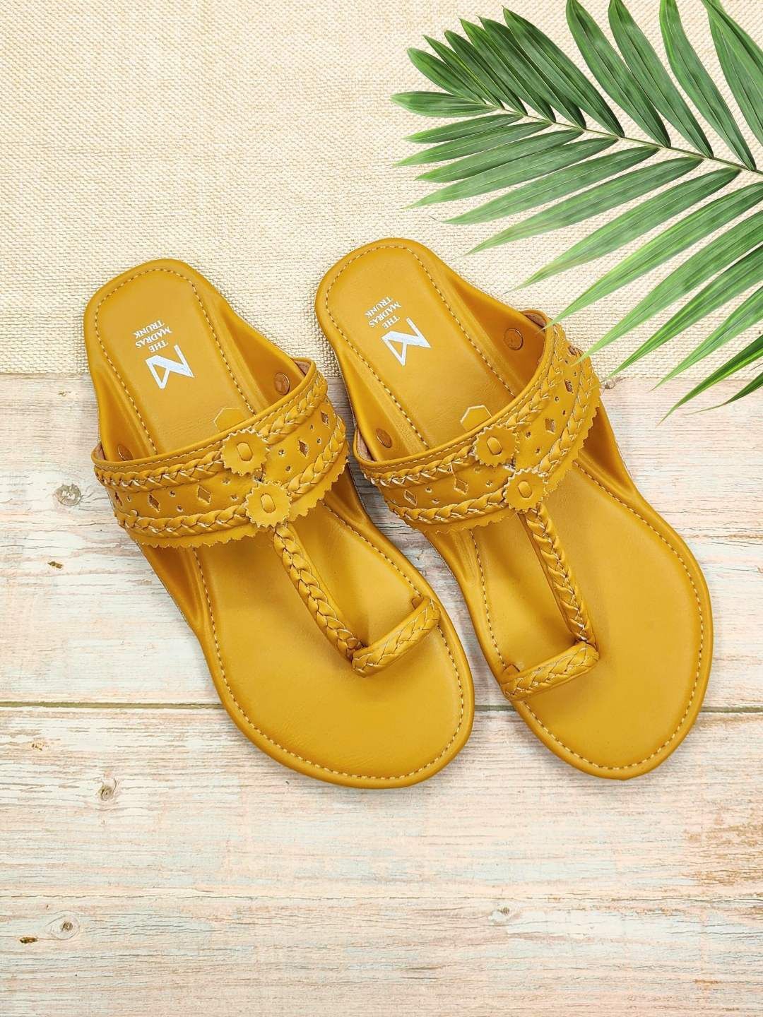 

THE MADRAS TRUNK Women Printed One Toe Flats, Yellow