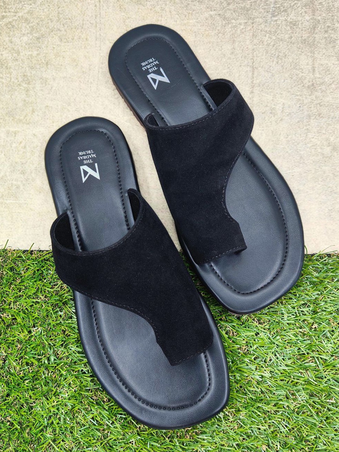 

THE MADRAS TRUNK Men Comfort Sandals, Black