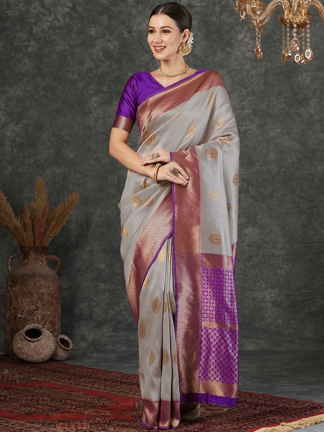 

DIVASTRI Ethnic Motifs Zari Silk Blend Banarasi Saree, Beige