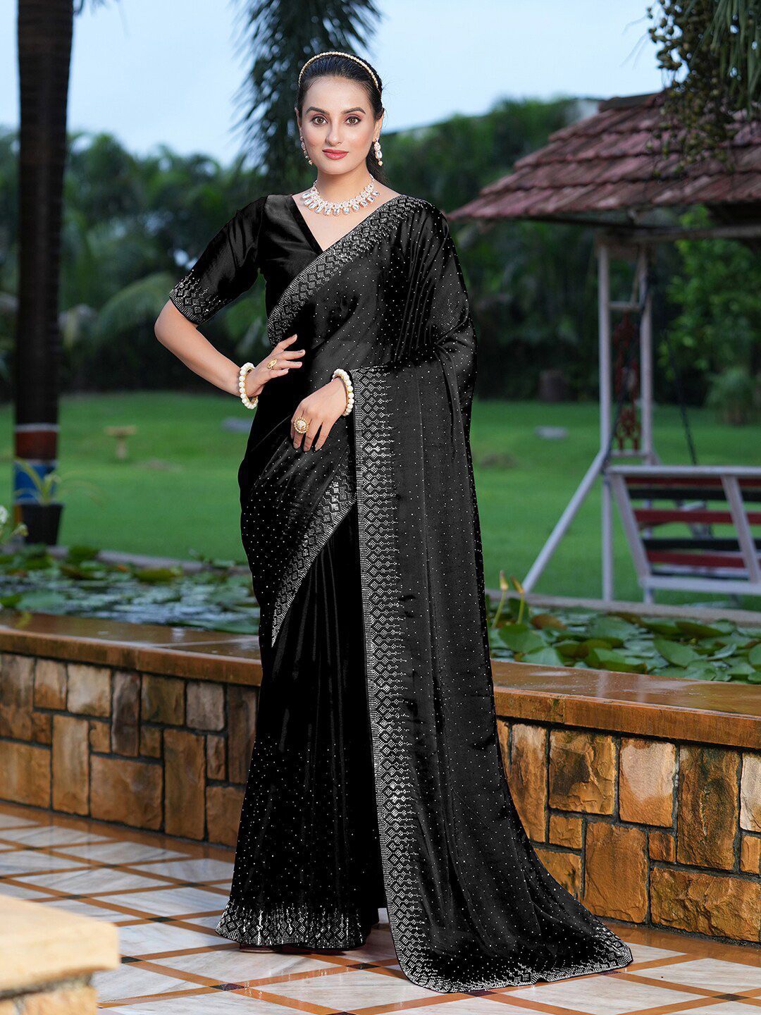 

DIVASTRI Embellished Beads and Stones Pure Georgette Designer Saree, Black