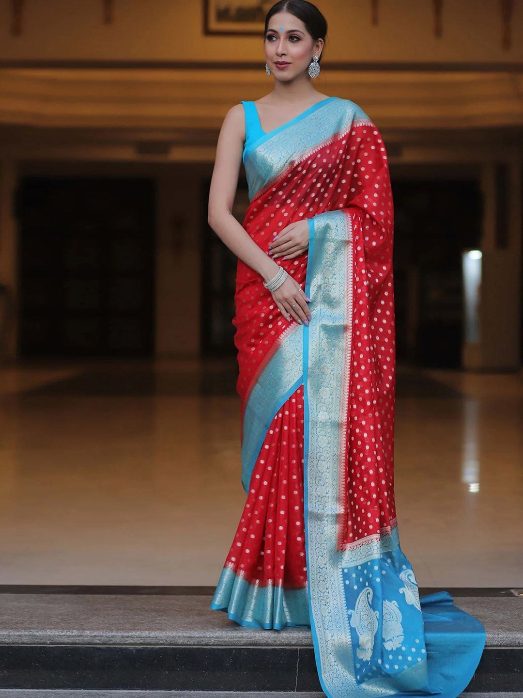 

DIVASTRI Ethnic Motifs Zari Silk Blend Banarasi Saree, Red
