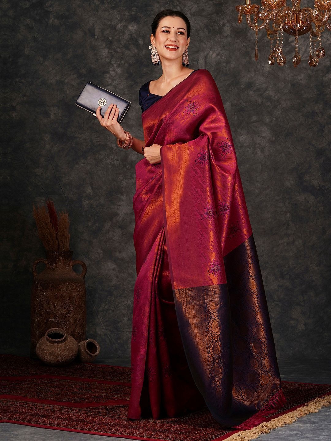 

DIVASTRI Floral Zari Silk Blend Banarasi Saree, Pink