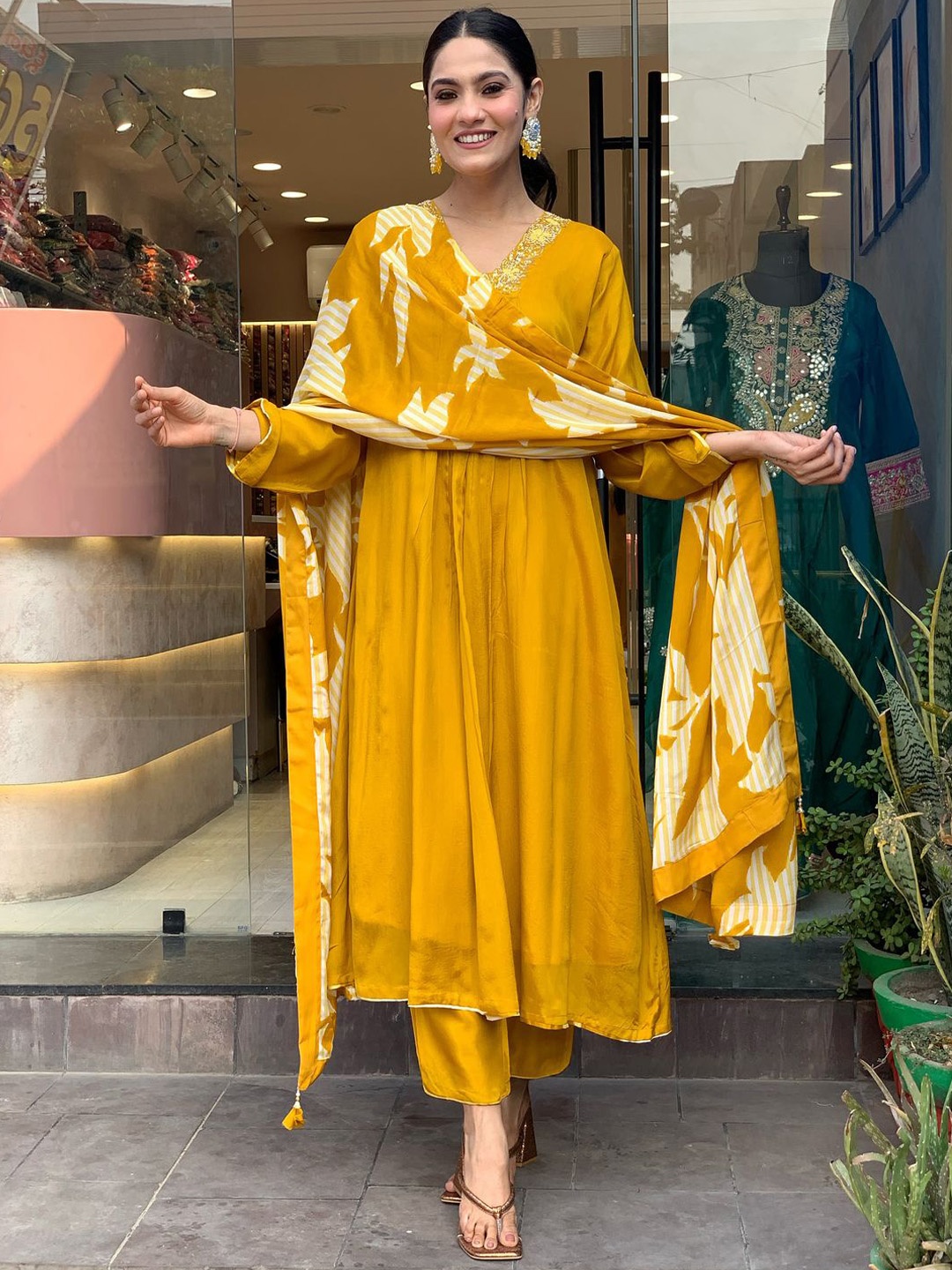 

ASCIIBLUES Women Floral Pleated Thread Work Kurta with Trousers & With Dupatta, Mustard