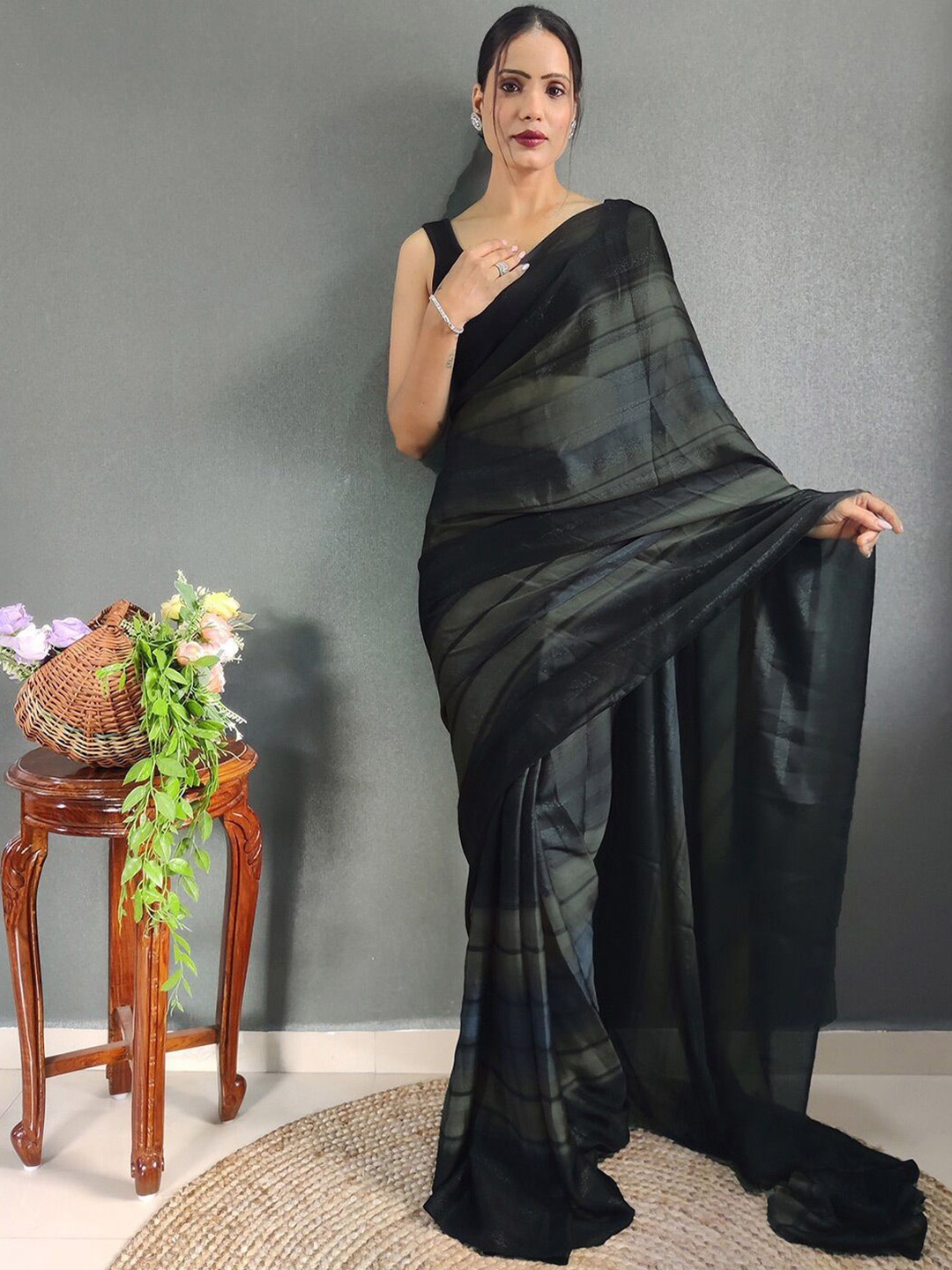 

DIVASTRI Striped Zari Pure Georgette Saree, Black