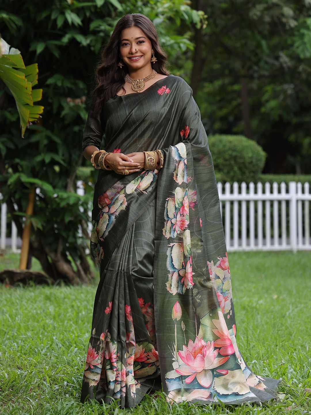 

Divyadham Textiles Floral Pure Silk Saree, Green