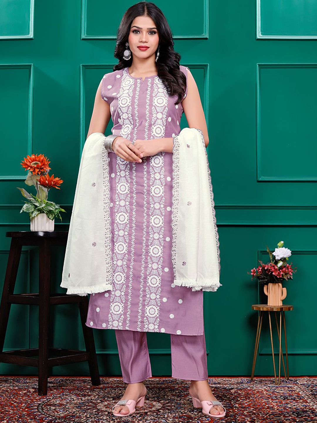 

Pionex Women Floral Embroidered Regular Thread Work Raw Silk Kurta with Trousers & With Dupatta, Magenta