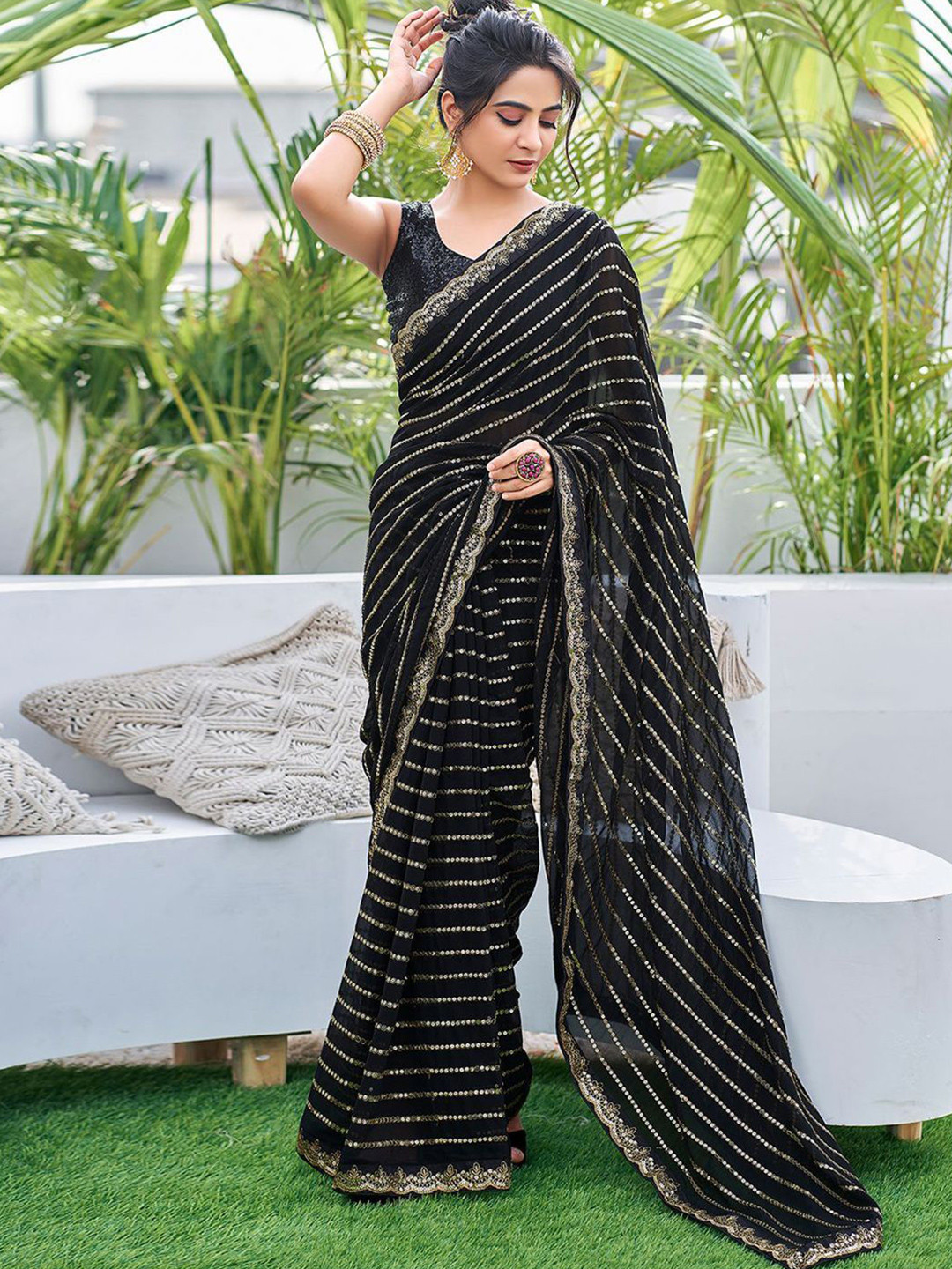 

DIVASTRI Embellished Sequinned Pure Georgette Saree, Black