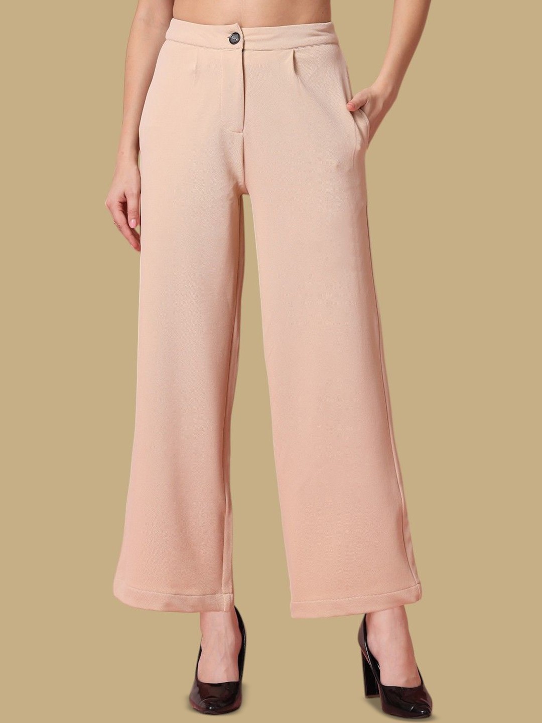 

Chemistry Women Relaxed Pleated Trousers, Beige