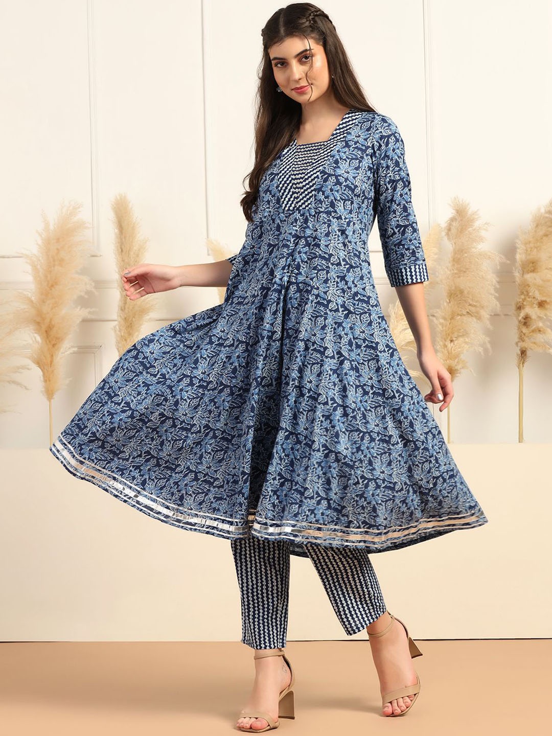 

BAESD Women Floral Printed Regular Kurta with Trousers, Blue