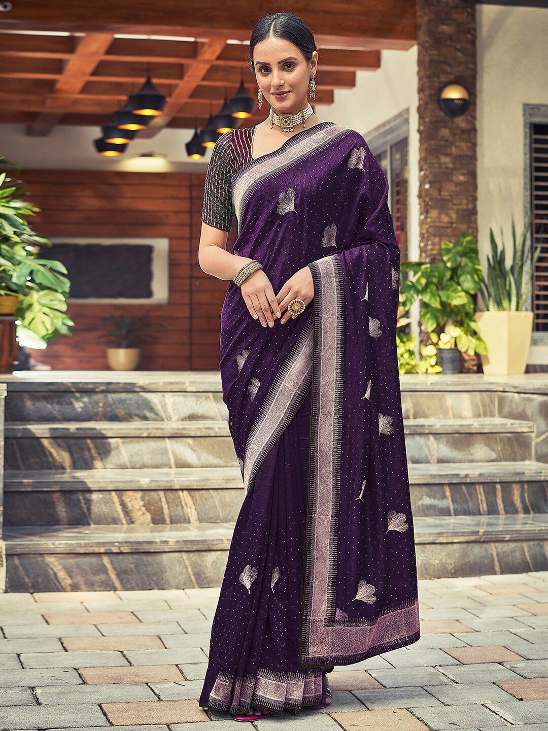 

DIVASTRI Ethnic Motifs Beads and Stones Silk Blend Saree, Purple