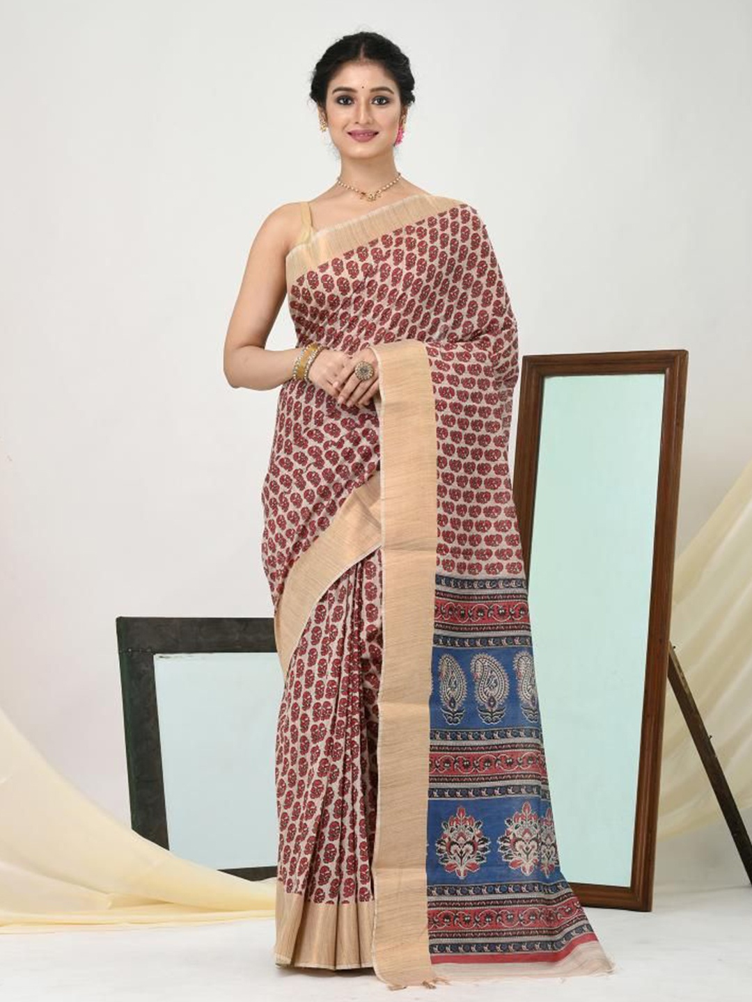 

VIBHAVARI Paisley Zari Saree, Beige