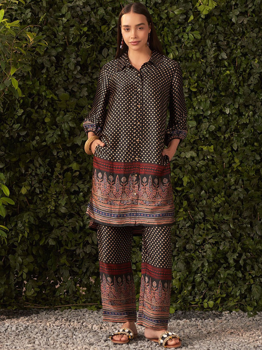 

Lakshita Women Black Printed Satin Co-Ords