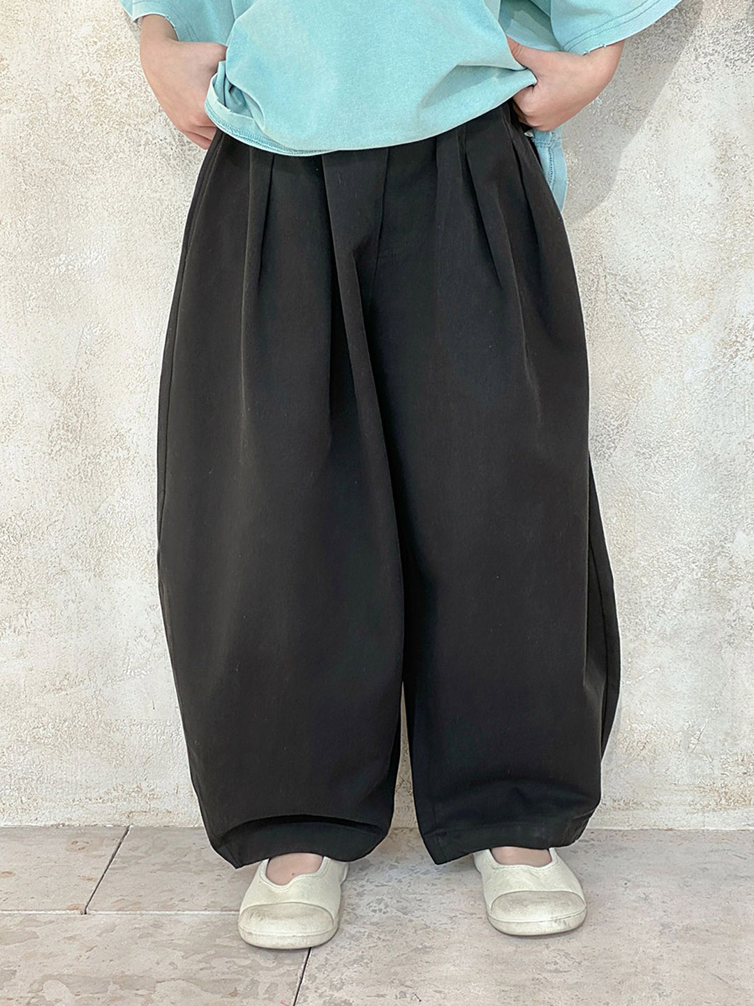 

LULU & SKY Girls Loose Fit High-Rise Trousers, Black