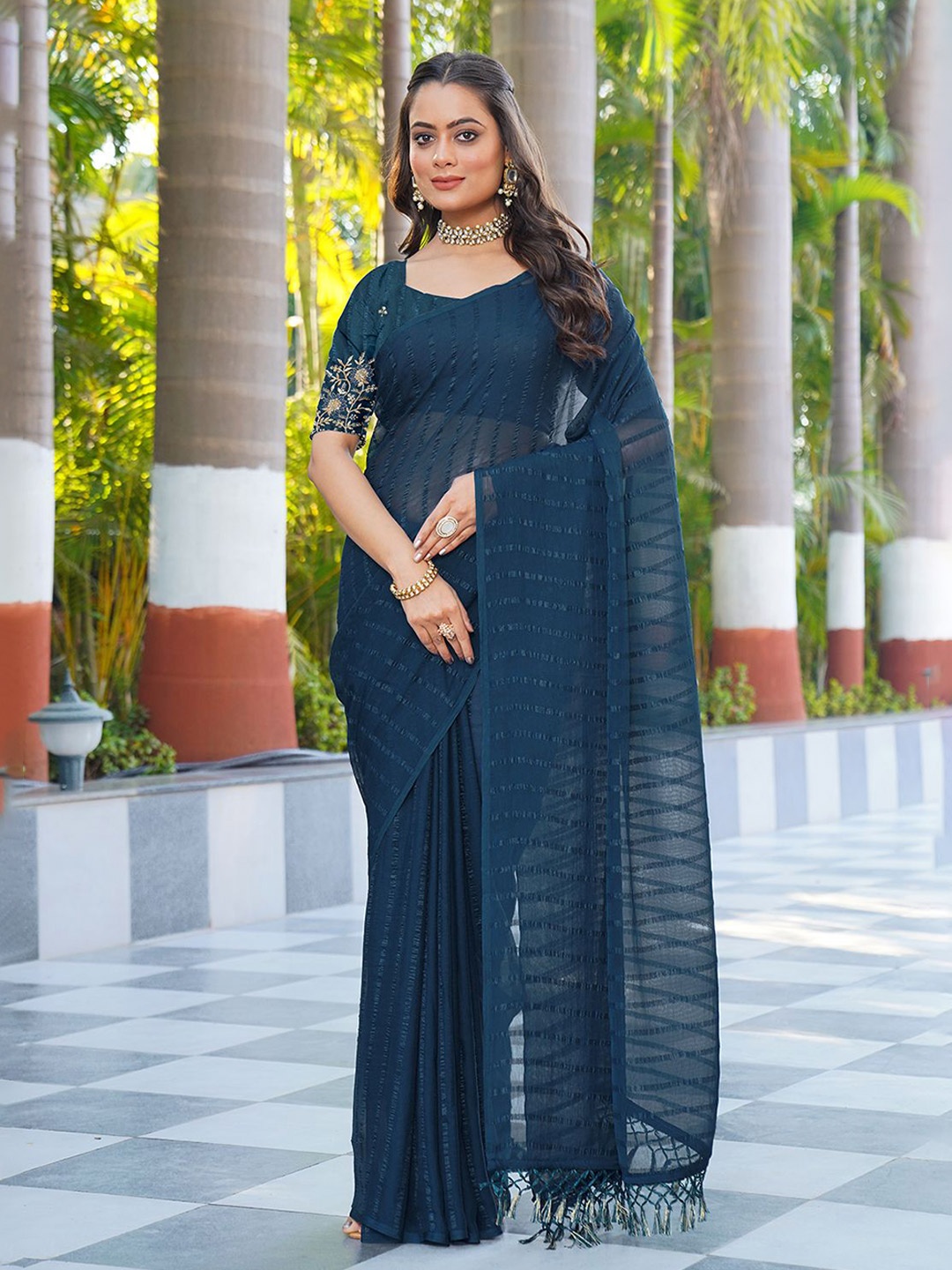 

VIRENDRA TEXTILES Striped Pure Chiffon Saree, Blue