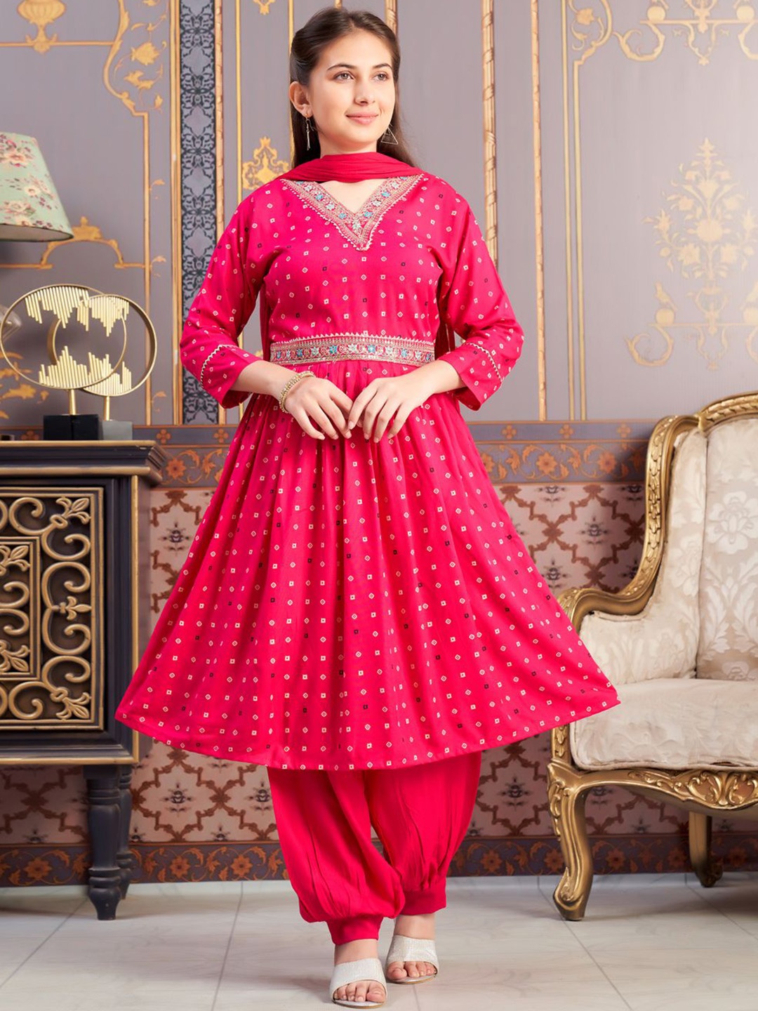 

Aarika Girls Floral Embroidered Keyhole Neck Flared Sleeves Thread Work Anarkali Kurta, Pink