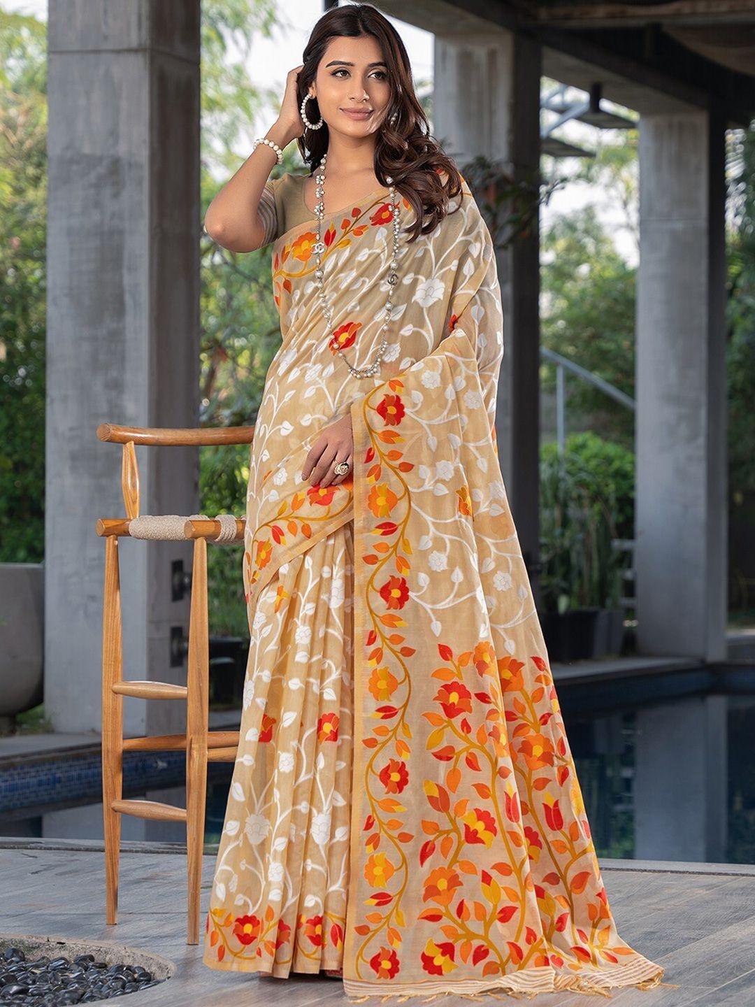 

DIVASTRI Floral Pure Cotton Jamdani Saree, Beige