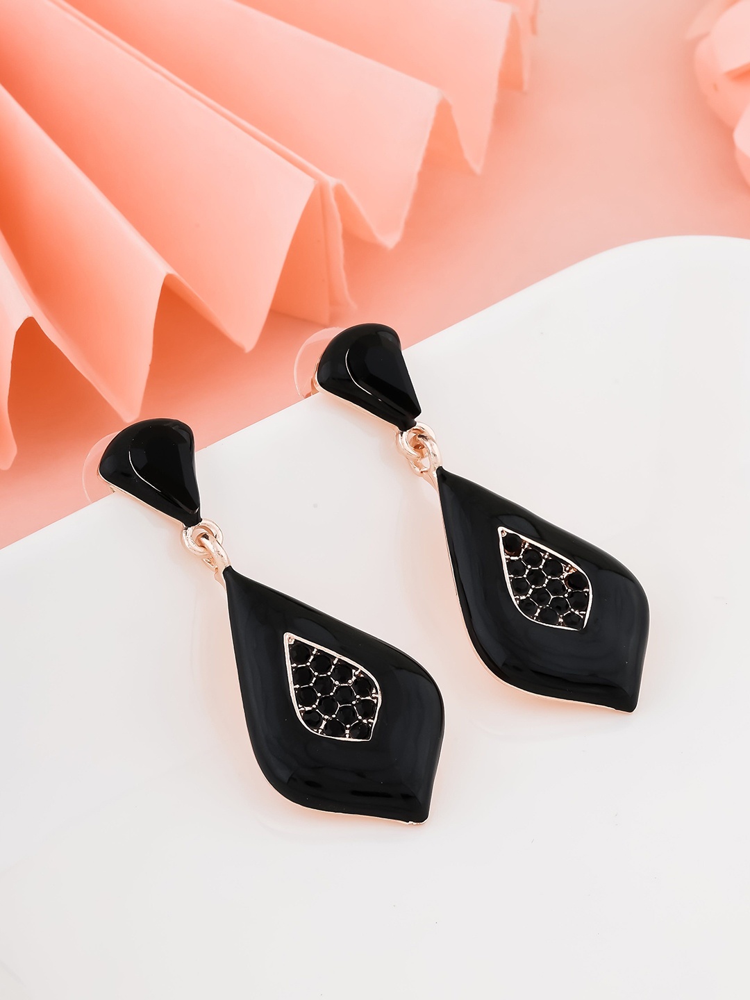 

DressBerry Contemporary Drop Earrings, Na