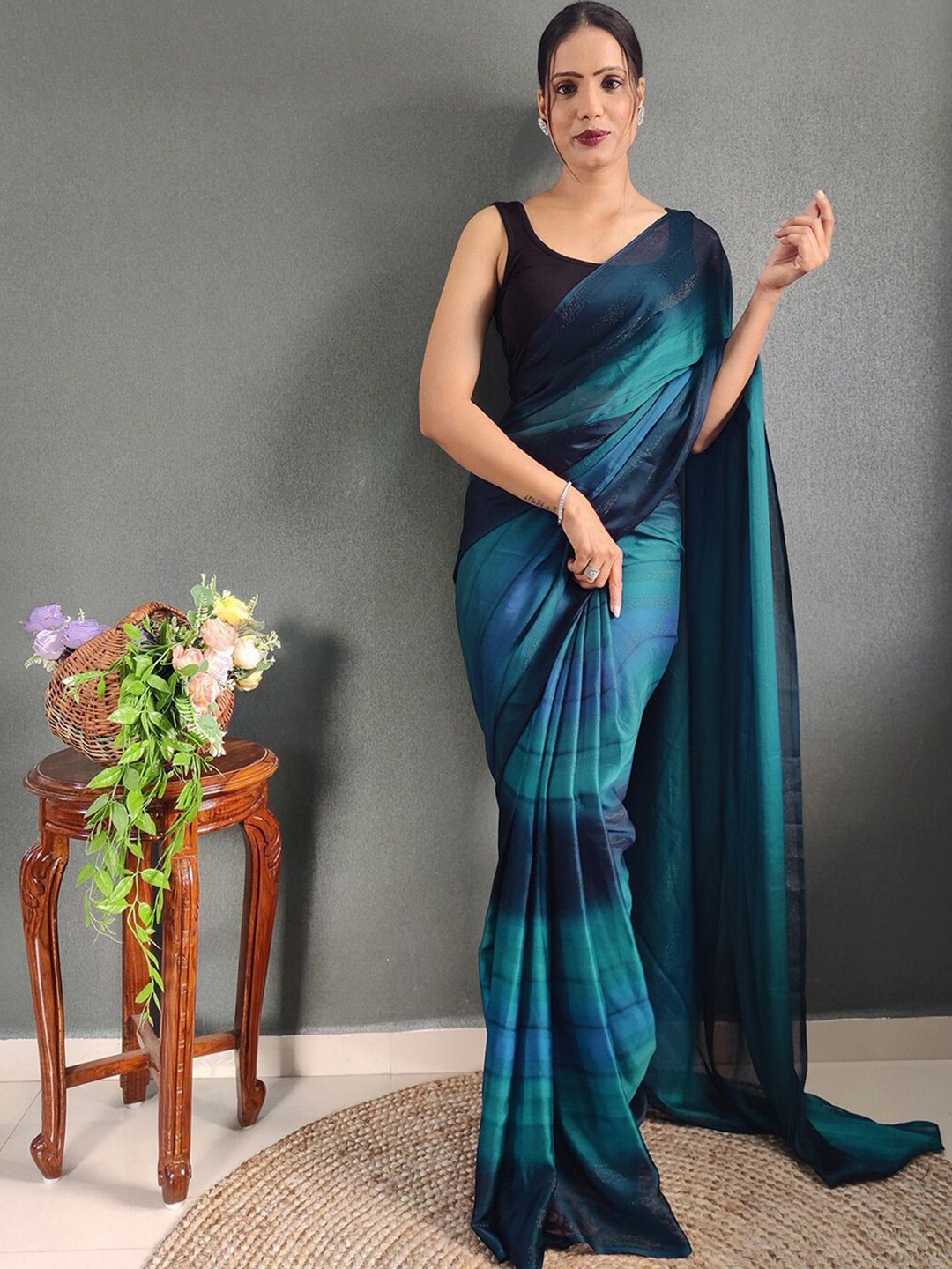 

DIVASTRI Striped Zari Pure Georgette Saree, Blue