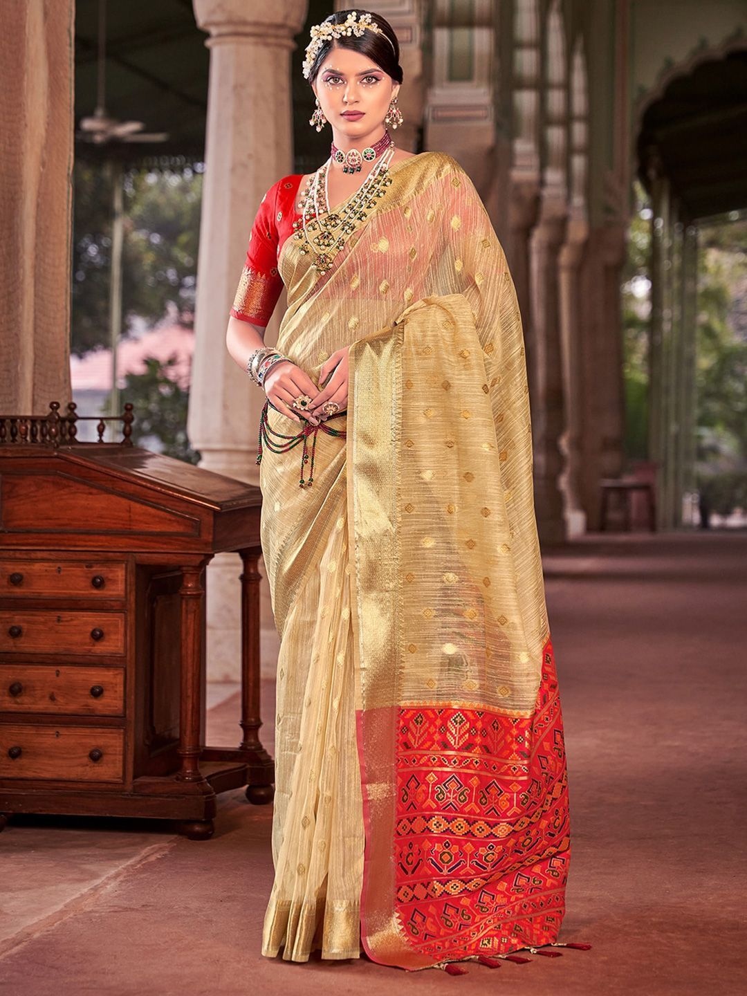 

DIVASTRI Ethnic Motifs Zari Silk Cotton Banarasi Saree, Beige